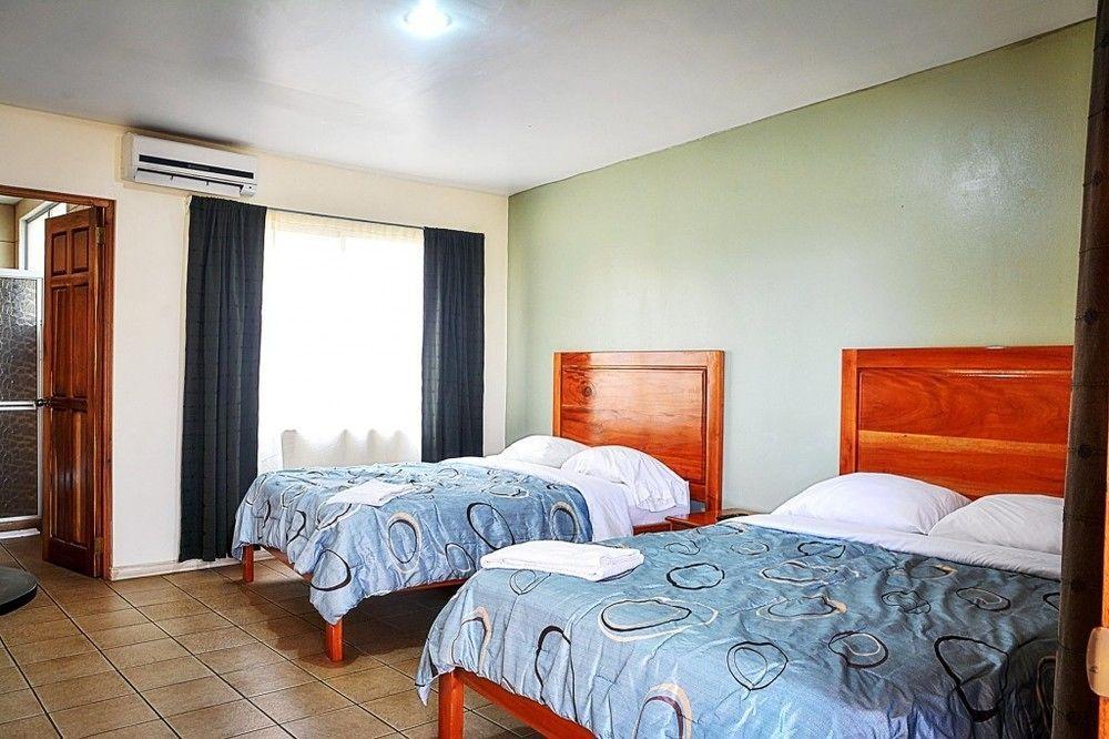 Hotel La Villa Quesada  Экстерьер фото